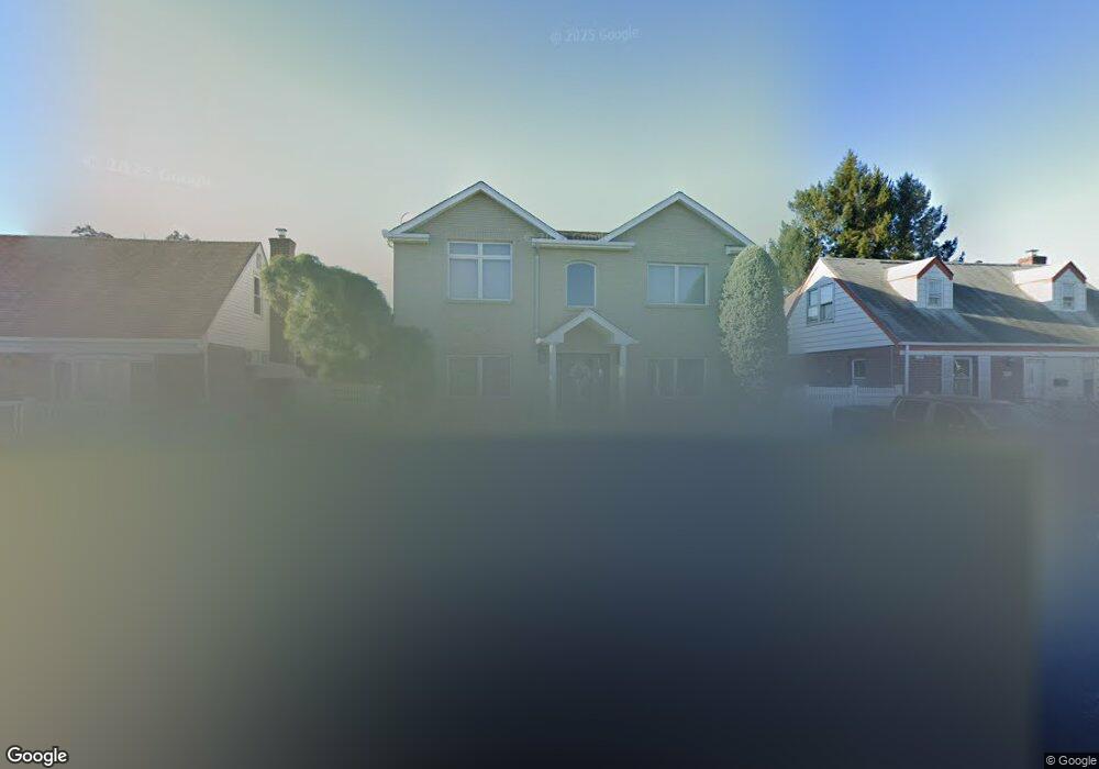 889 Oaks Dr, Franklin Square, NY 11010 - photo 1