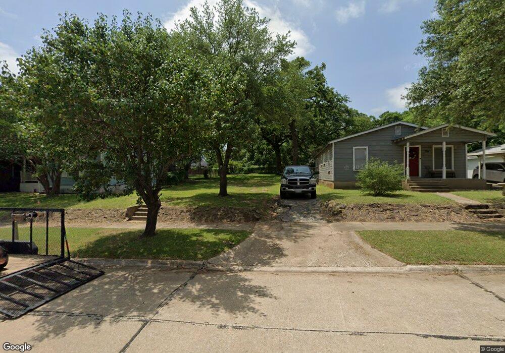 908 W Shepherd St, Denison, TX 75020 - photo 1