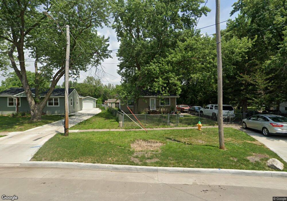 438 E Columbus Ave, Des Moines, IA 50315 - photo 1