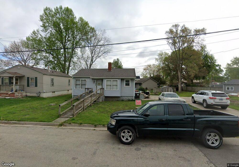 1418 Delavan St, Lincoln, IL 62656 - photo 1