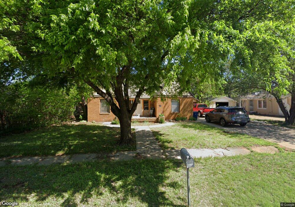 813 W Hackberry Ave, Duncan, OK 73533 - photo 1