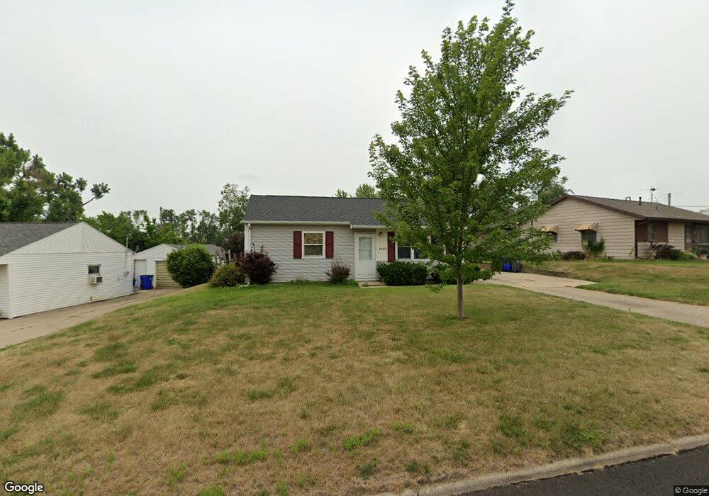 2530 Indiana St SW, Cedar Rapids, IA 52404 - photo 1