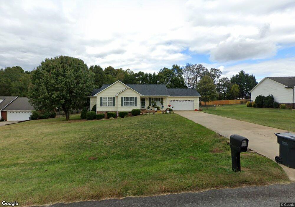 122 Fawnwood Dr, Statesville, NC 28625 - photo 1