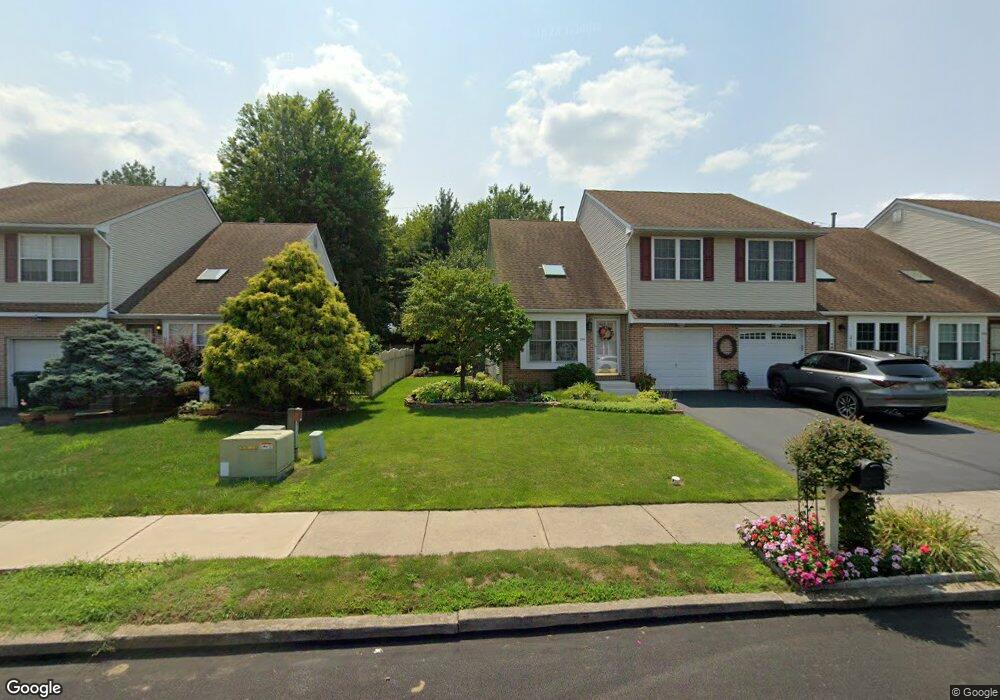 2760 Victoria Ln, Easton, PA 18045 - photo 1