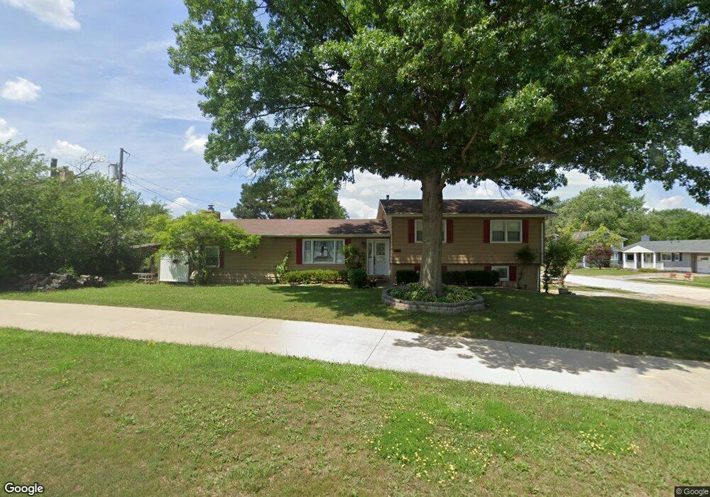 1742 Spruce Hills Dr, Bettendorf, IA 52722 - photo 1