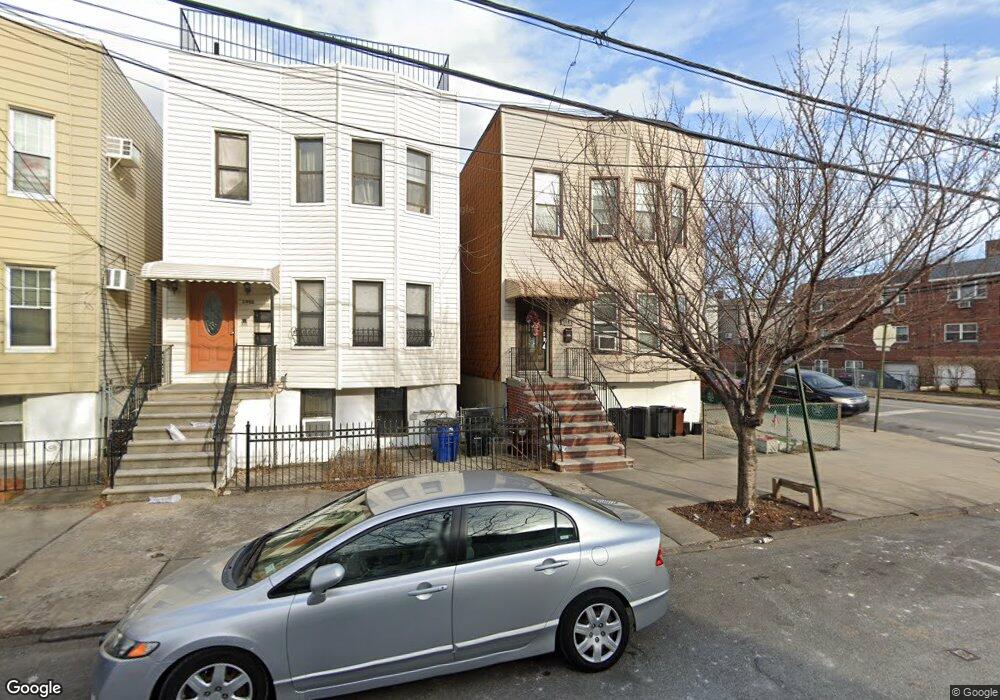 1900 Wallace Ave, Bronx, NY 10462 - photo 1