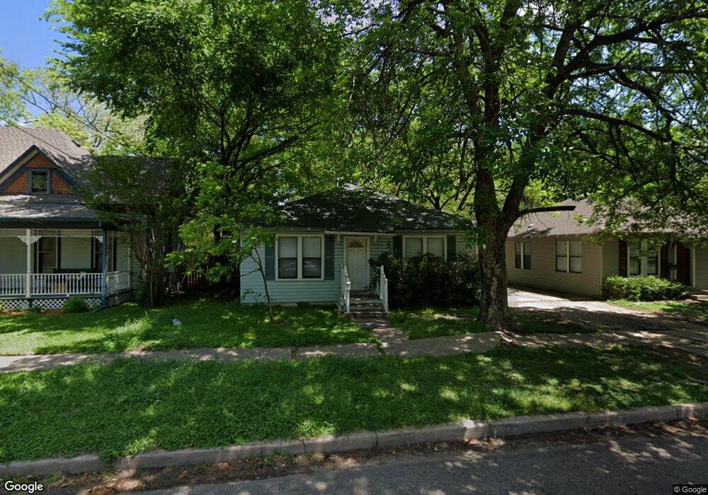 610 N Gaines St, Ennis, TX 75119 - photo 1