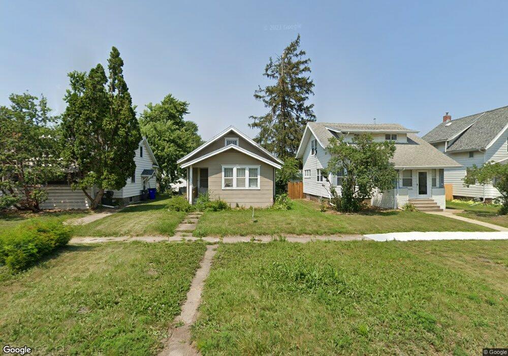 1066 F Ave NW, Cedar Rapids, IA 52405 - photo 1