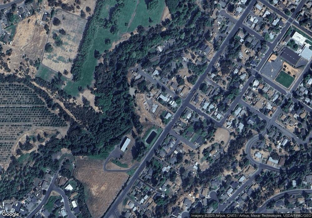 807 W 19th St, the Dalles, OR 97058 - photo 1