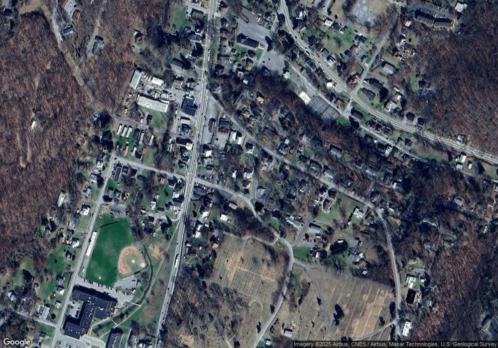 34 Franklin St, Berkeley Springs, WV 25411 - photo 1