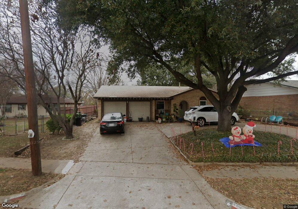 1038 W Redbud Dr, Hurst, TX 76053 - photo 1