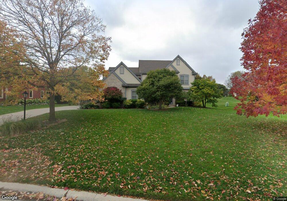 W132N6611 Westview Dr, Menomonee Falls, WI 53051 - photo 1