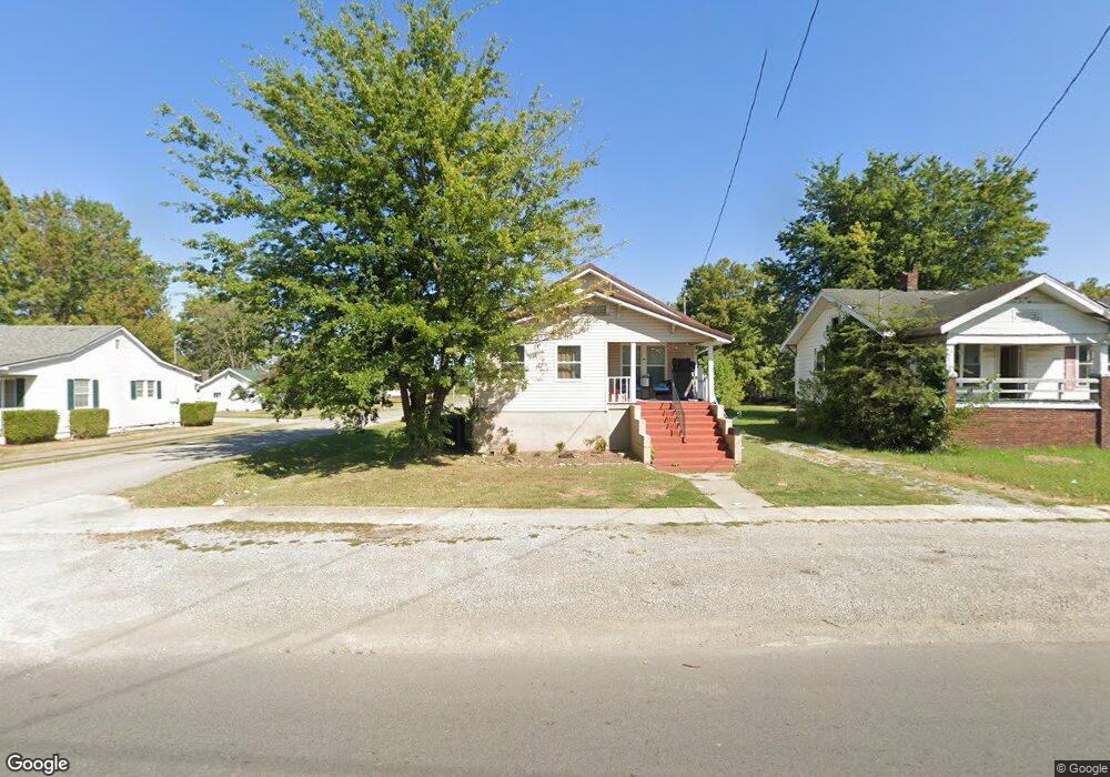 904 N Main St, Harrisburg, IL 62946 - photo 1
