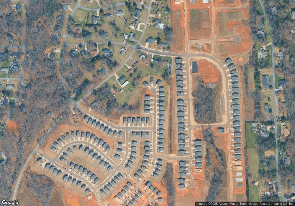 215 Brentwood Dr, Statesville, NC 28625 - photo 1