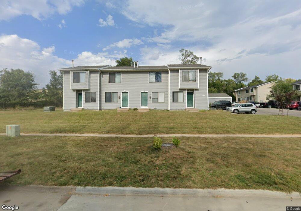 2205 C St SW, Cedar Rapids, IA 52404 - photo 1