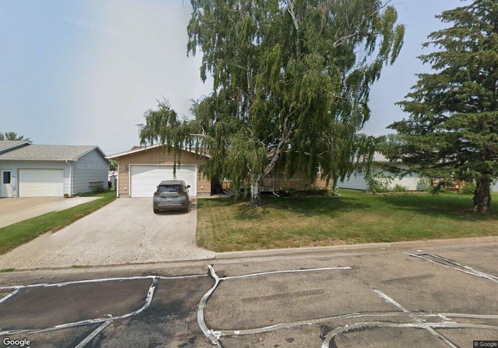 913 12th St NE, Jamestown, ND 58401 - photo 1
