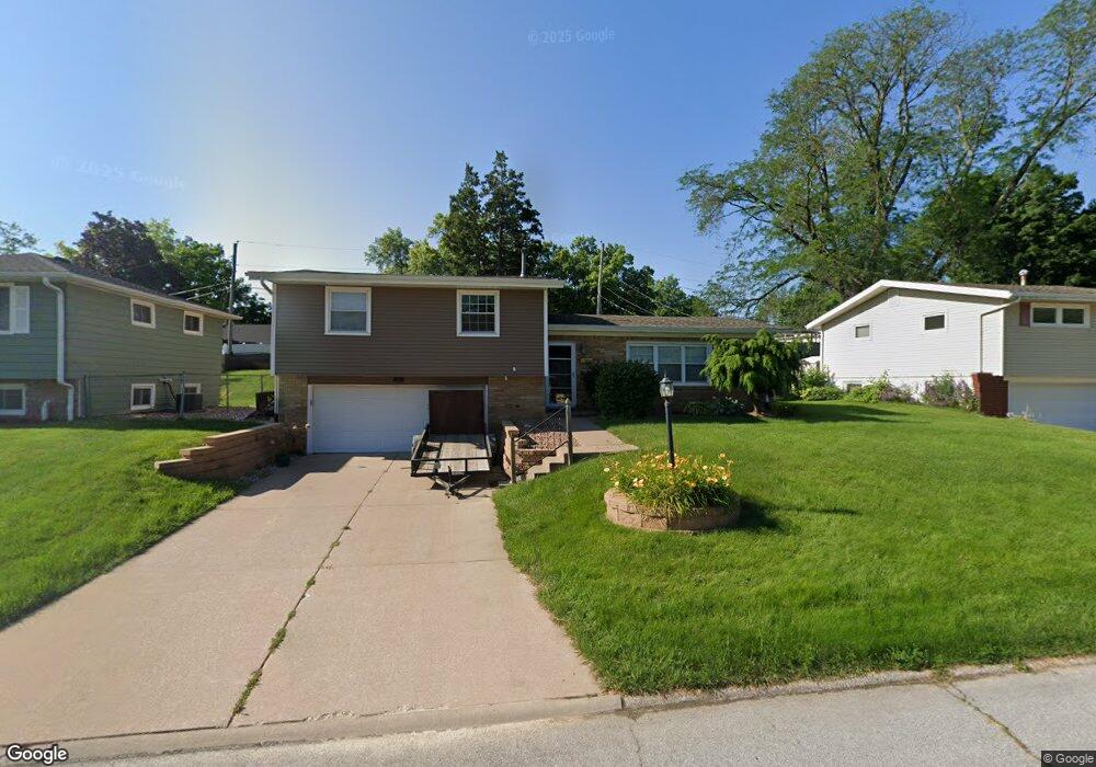 1515 Broadview Dr, Bettendorf, IA 52722 - photo 1