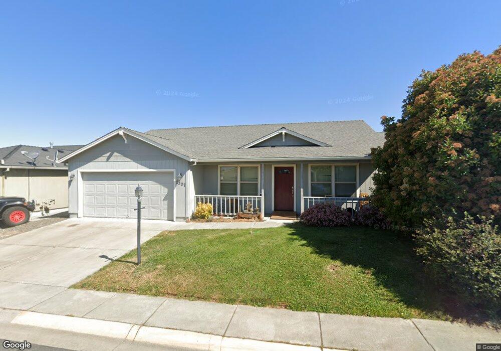 2307 Lara Ln, Central Point, OR 97502 - photo 1