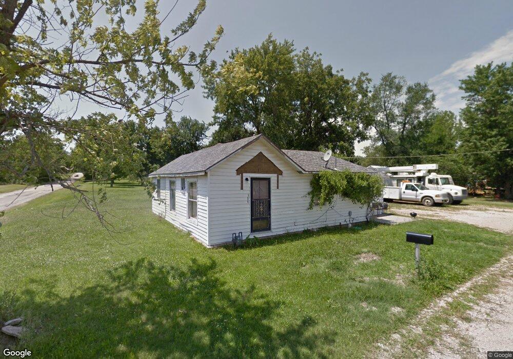 509 E Chellis St, Yates Center, KS 66783 - photo 1