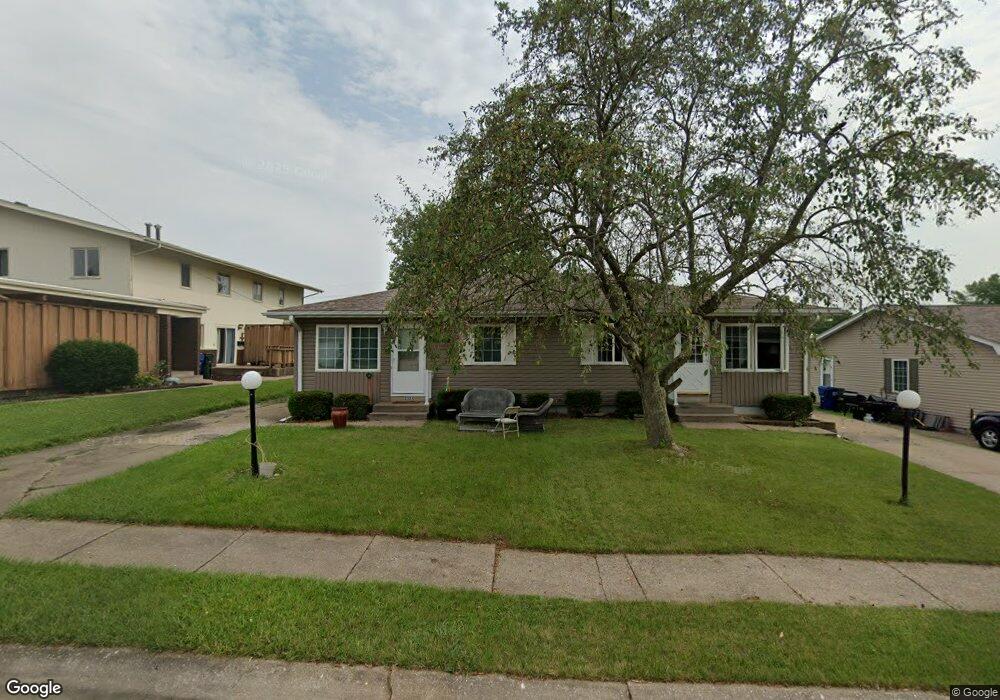 2325 W 40th St, Davenport, IA 52806 - photo 1