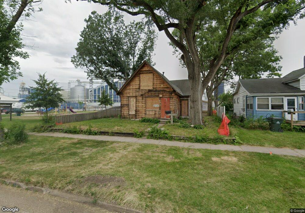 844 10th St SW, Cedar Rapids, IA 52404 - photo 1