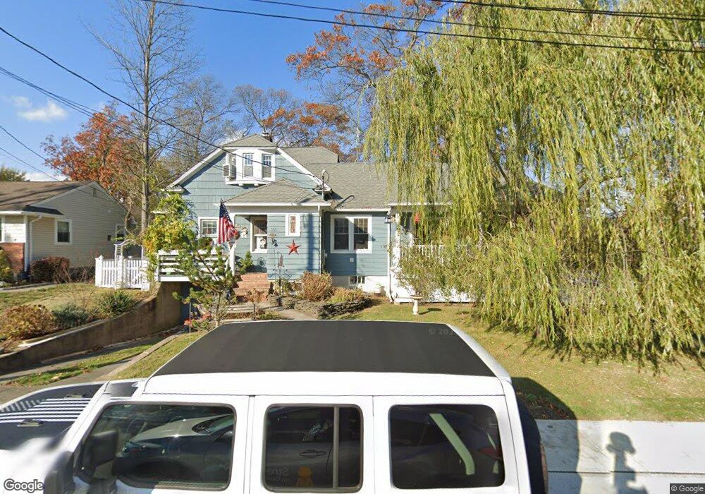 577 Fir Place, Oceanside, NY 11572 - photo 1