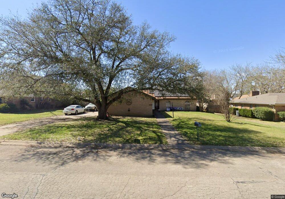 1234 Wedgewood Dr, Cleburne, TX 76033 - photo 1