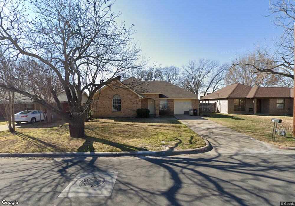 208 Cherry St, Weatherford, TX 76086 - photo 1