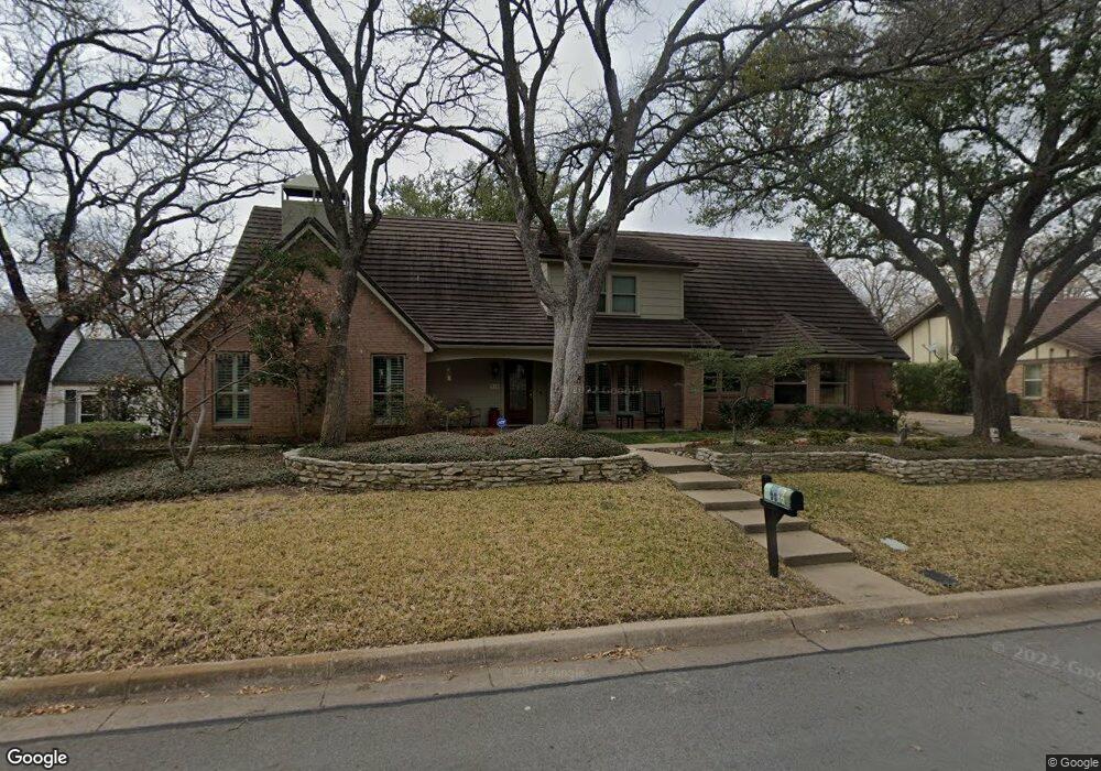 910 Portofino Dr, Arlington, TX 76012 - photo 1