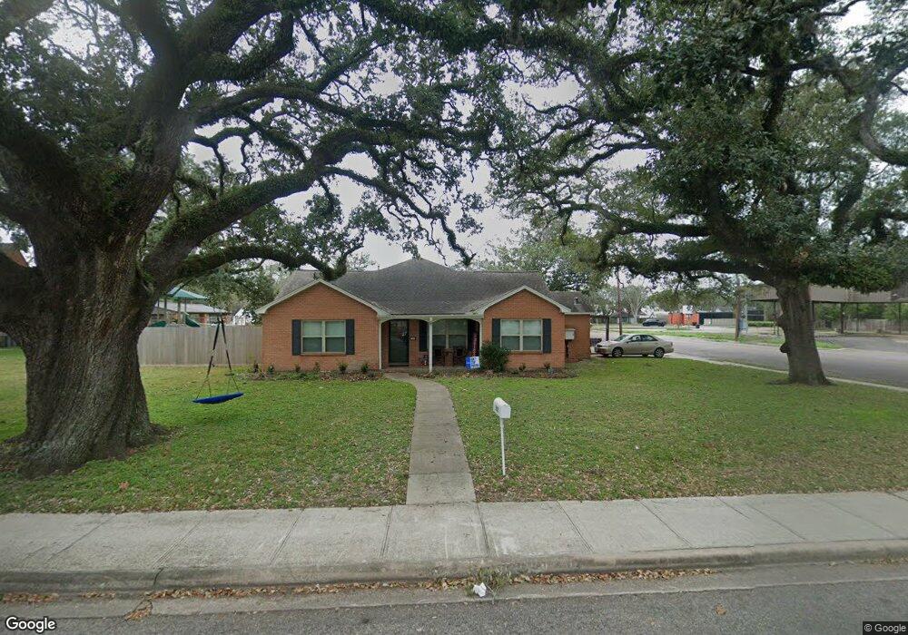 302 S Hardie St, Alvin, TX 77511 - photo 1