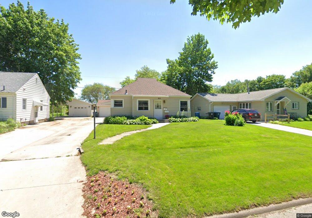 922 Byron Ave, Waterloo, IA 50702 - photo 1