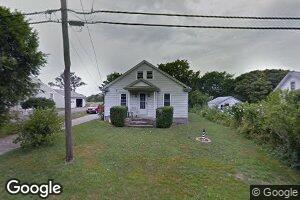 222 Peckham Ave, Middletown, RI 02842