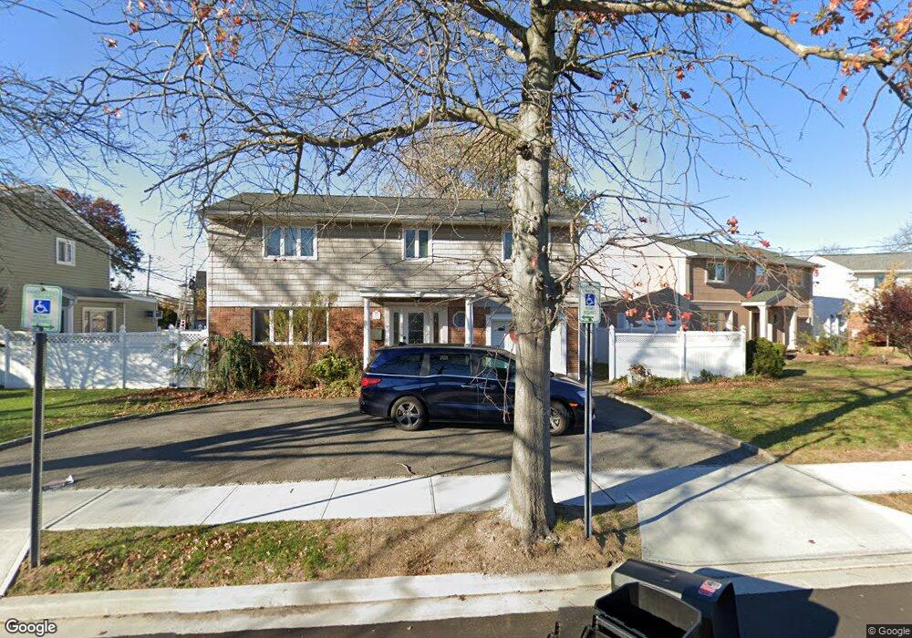 155 Maxine Ct, Oceanside, NY 11572 - photo 1