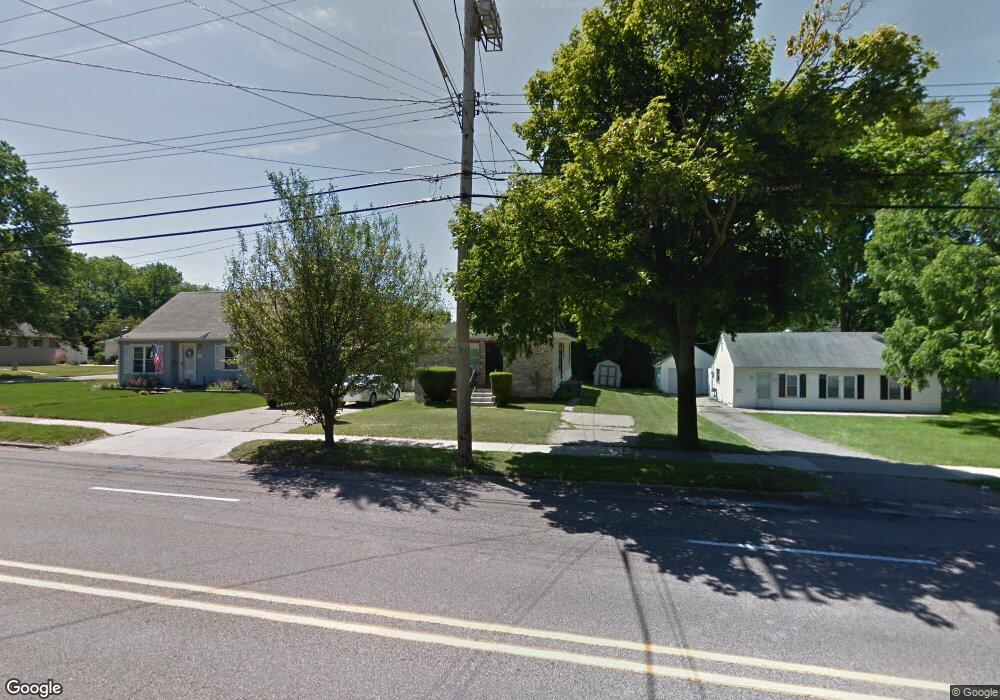 621 W Holmes Rd, Lansing, MI 48910 - photo 1