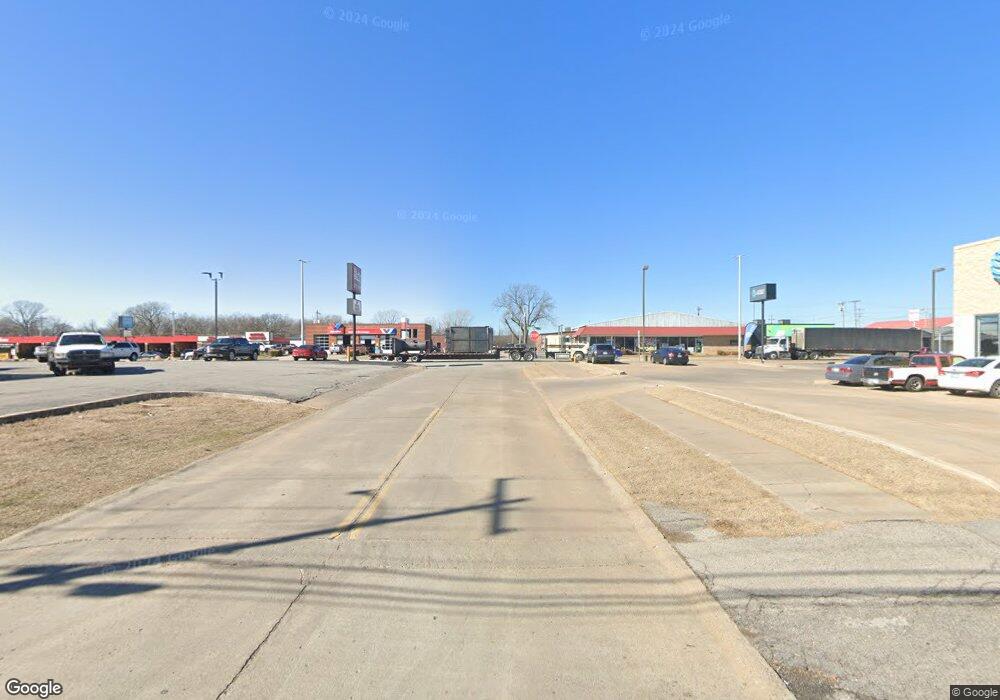 554 W Claremore St, Claremore, OK 74017 - photo 1