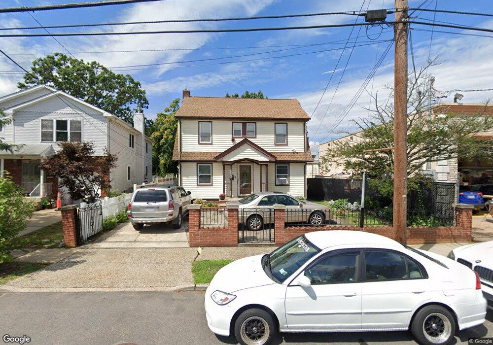 1326 Tanglewood Rd, Rockville Centre, NY 11570 - photo 1