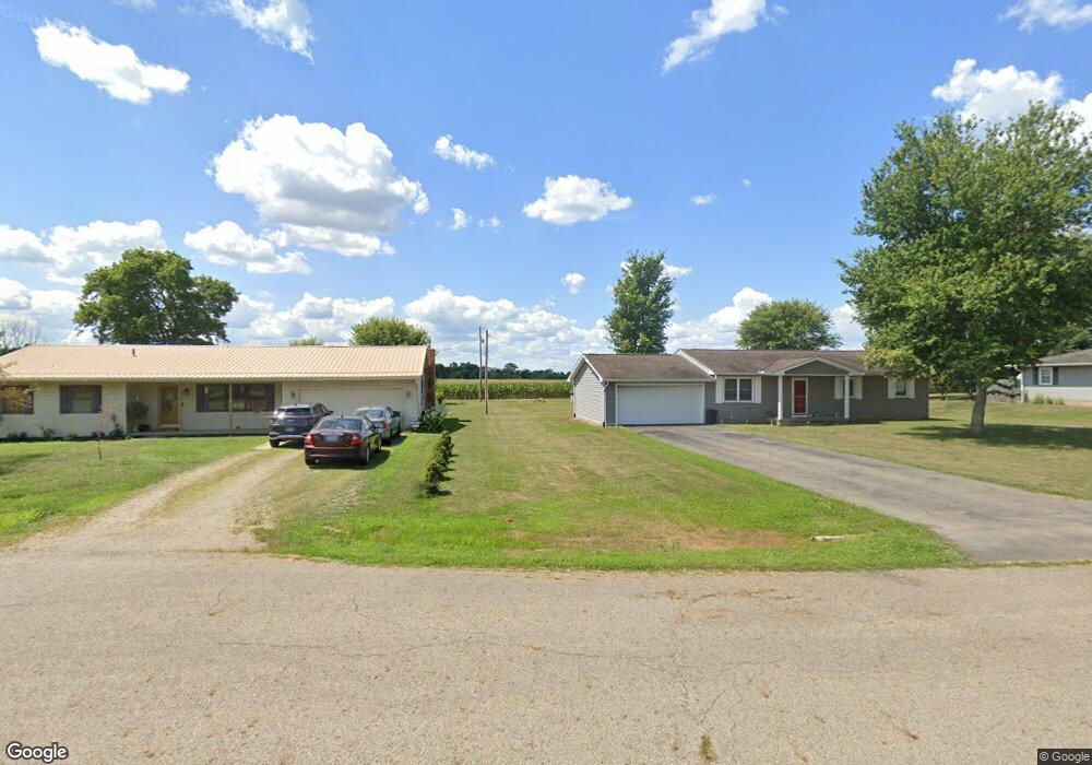 25179 Lawnfield Dr, Circleville, OH 43113 - photo 1