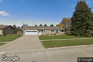 219 2nd St, Hull, IA 51239