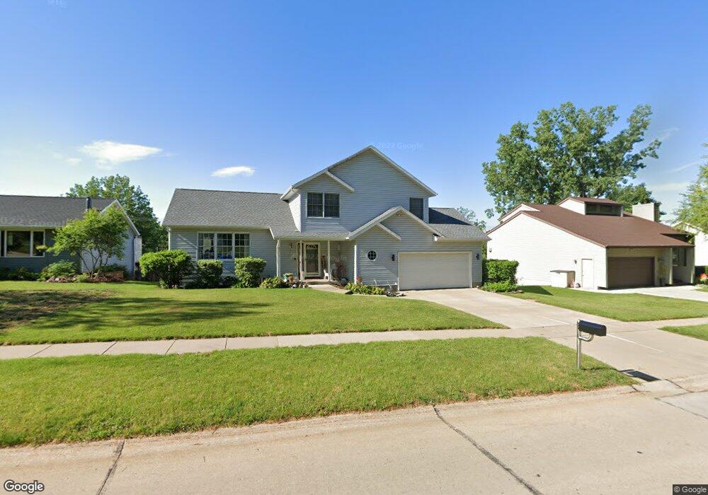 2515 Camelot Ave NW, Cedar Rapids, IA 52405 - photo 1