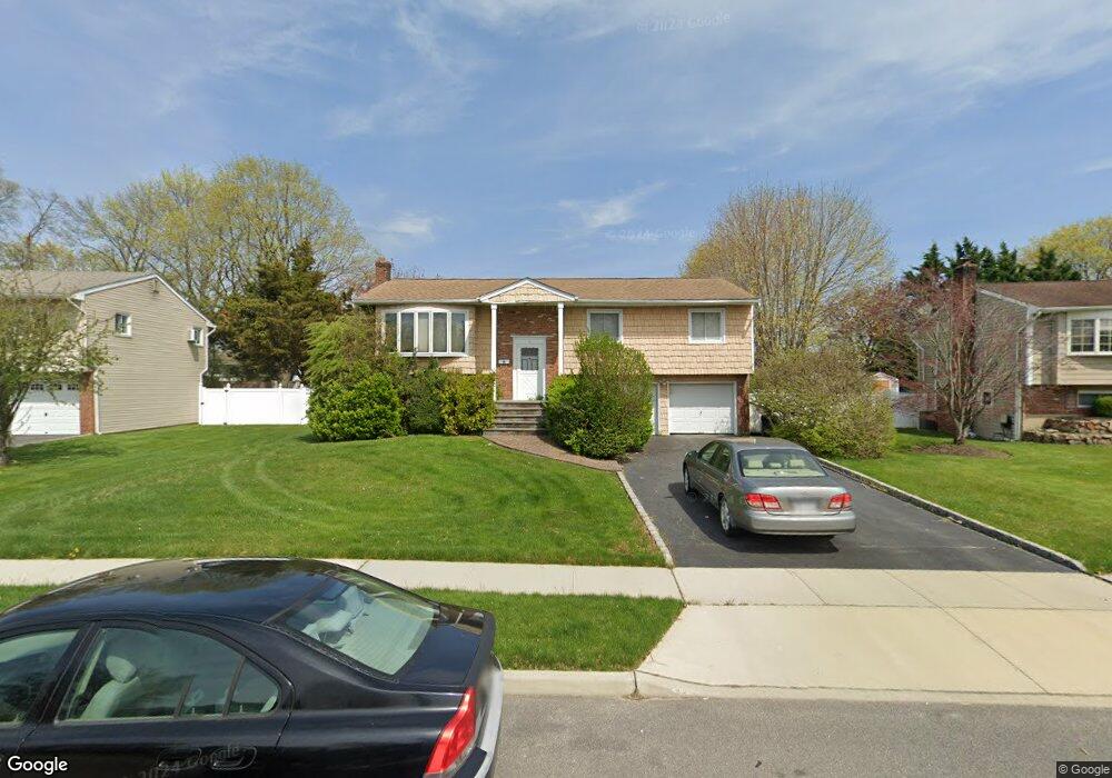 11 Pebble Place, ComMacK, NY 11725 - photo 1