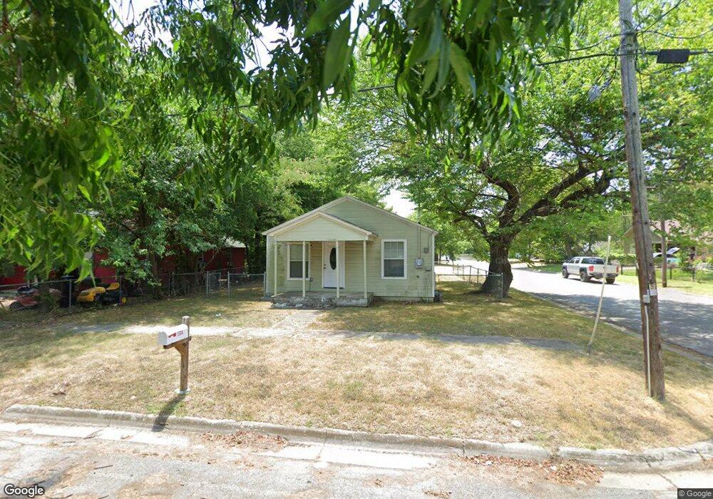 1504 Roy St, Gainesville, TX 76240 - photo 1