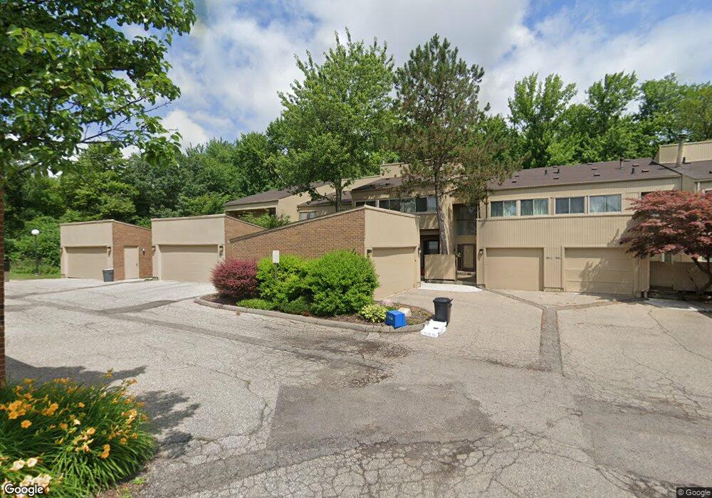 7310 Balsam Ct, West Bloomfield, MI 48322 - photo 1