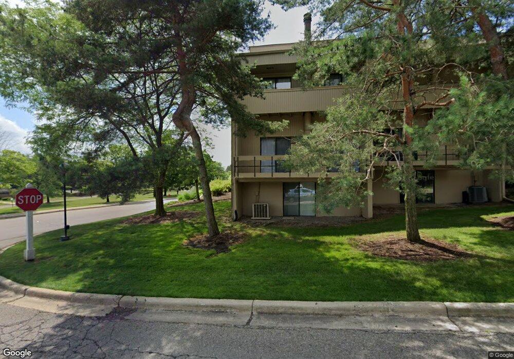 7377 Laurel Ct, West Bloomfield, MI 48322 - photo 1