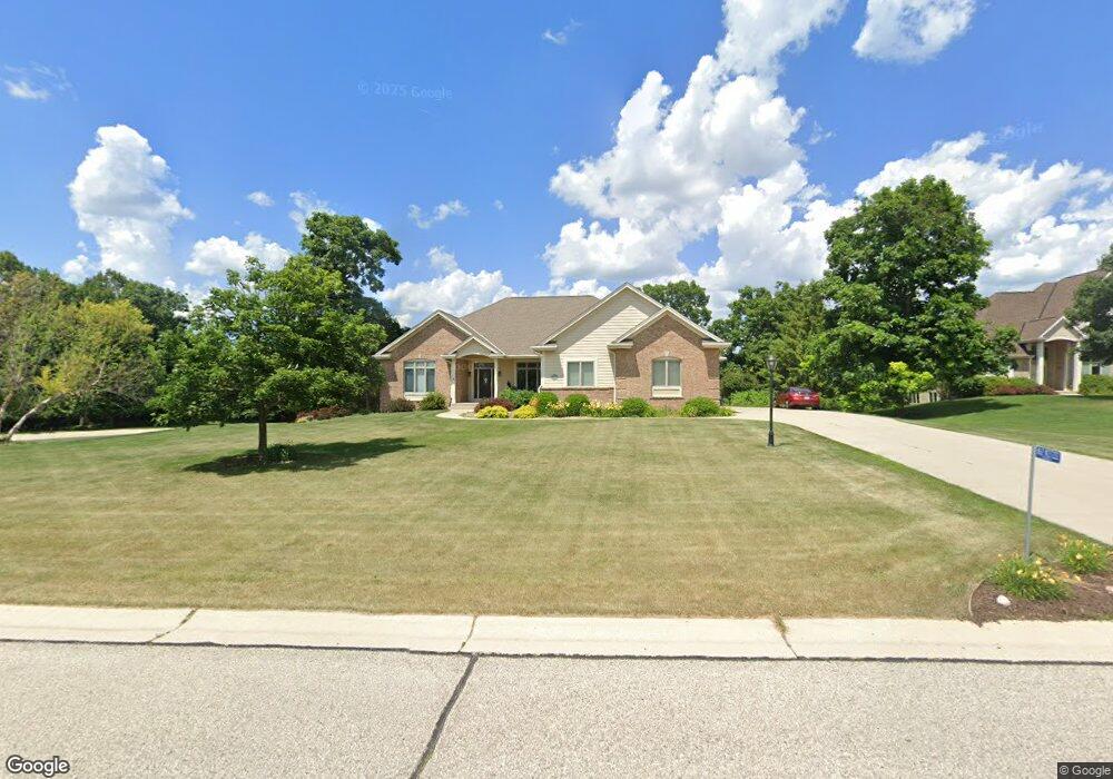 N62W27222 Meghan Ct, Sussex, WI 53089 - photo 1