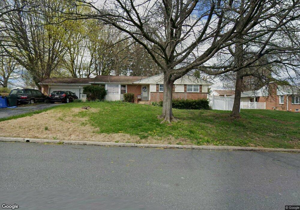 725 Acacia Ave, Reading, PA 19605 - photo 1