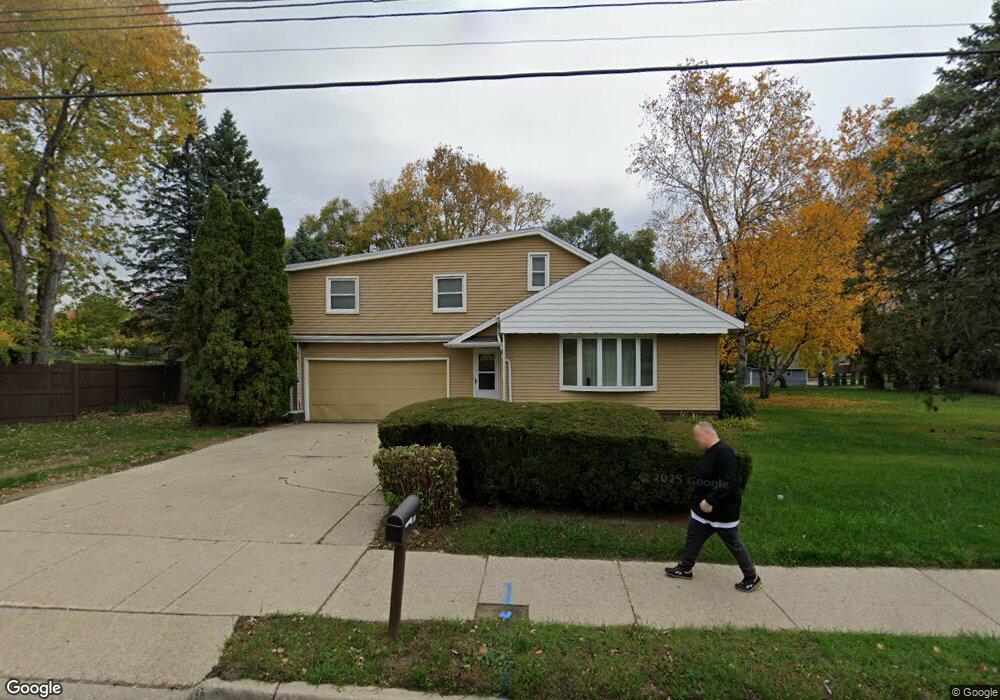 622 W Jolly Rd, Lansing, MI 48910 - photo 1