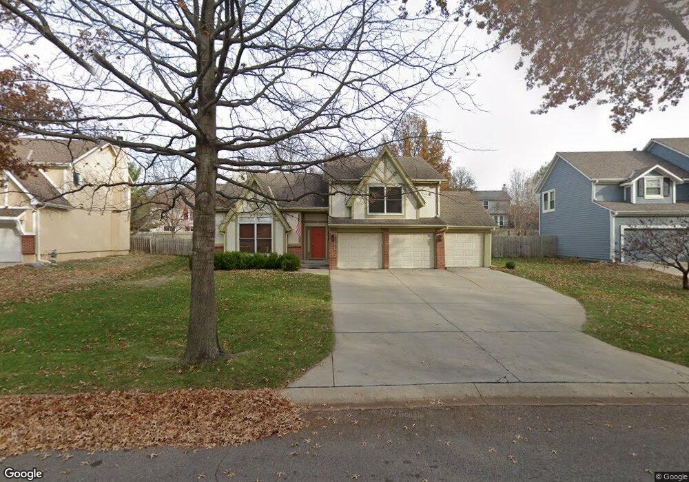 5113 Mccoy St, Shawnee, KS 66226 - photo 1