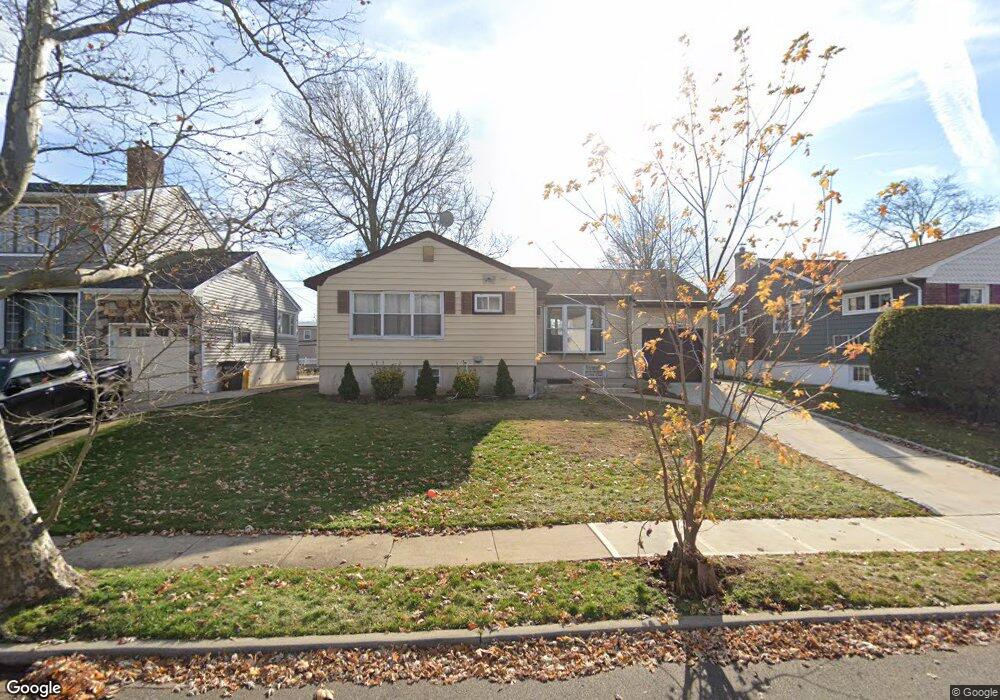 55 Cloverfield Rd S, Valley Stream, NY 11581 - photo 1