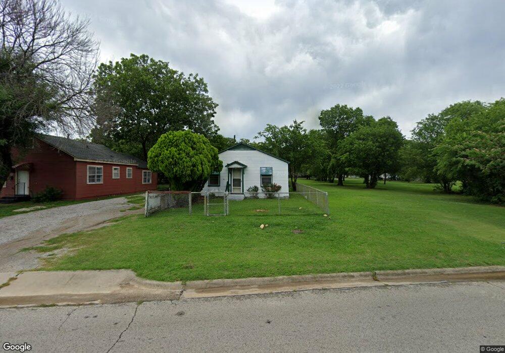 704 K St NW, Ardmore, OK 73401 - photo 1