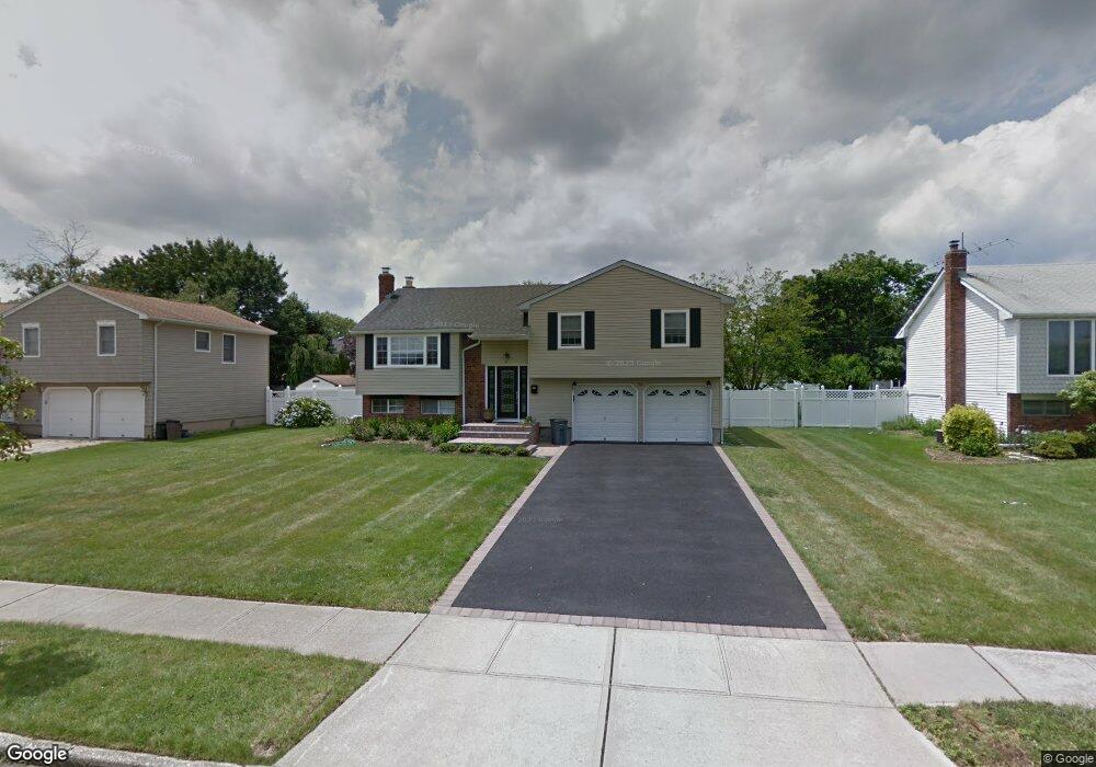 26 Greenfield Ln, ComMacK, NY 11725 - photo 1